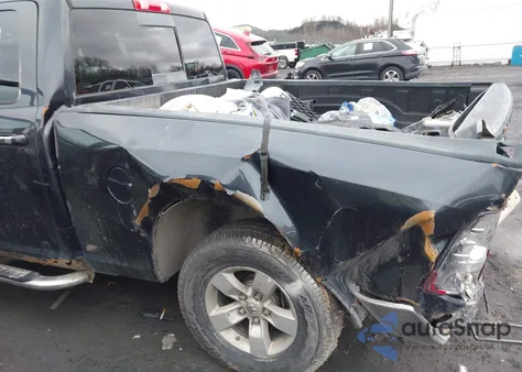 2017 Ram 1500 Slt 4X4 6'4 Box z USA, uszkodzony, nr VIN 1C6RR7GG3HS583597